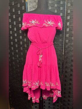VENUS Off-Shoulder Fuchsia Embroidered Summer Dress NWOT SIZE 4